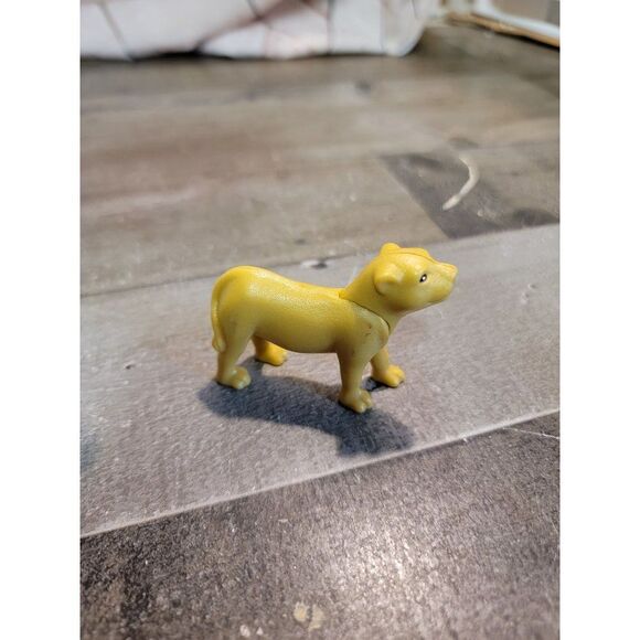 Animal Kingdom lion toy figure Safari - Picture 2 of 4